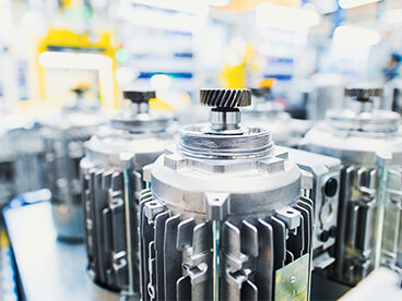 Motoren von Lenze in Nahaufnahme