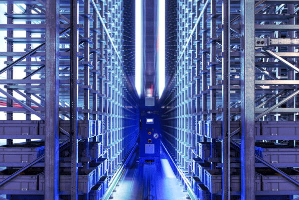 Container storage and retrieval machine with Lenze solutions for the automatic storage and picking of containers.