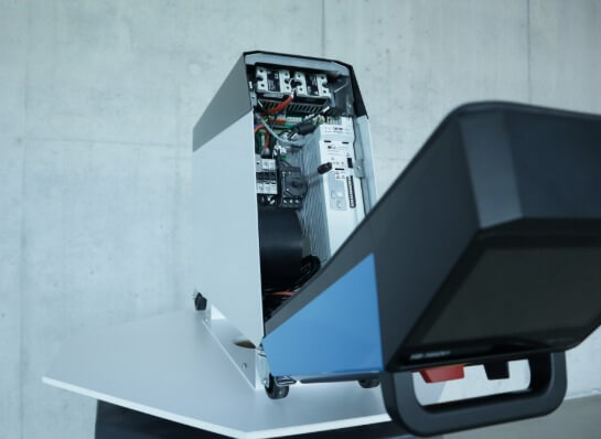HB-Therm Thermo-6 temperature control unit in use for precise mold temperature control on an injection molding machine